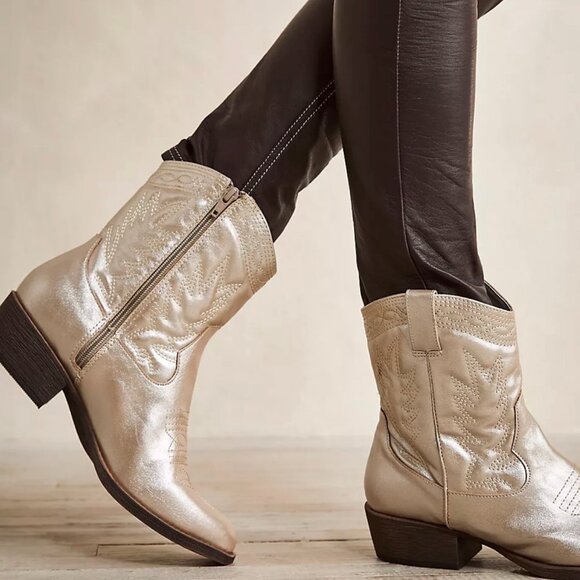 Western Ranch Boots by Coconuts by Matisse @ Free People in Metallic 6M NWT NIB - Picture 1 of 10
